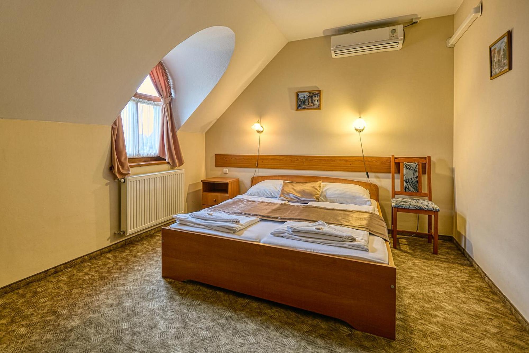 Bed and Breakfast Pihenokereszt Panzio Šoproň Exteriér fotografie