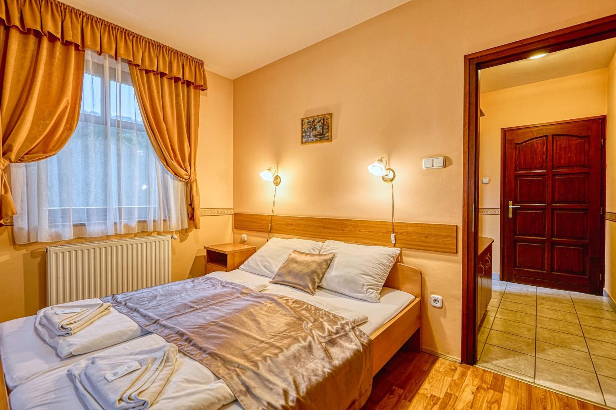 Bed and Breakfast Pihenokereszt Panzio Šoproň Exteriér fotografie
