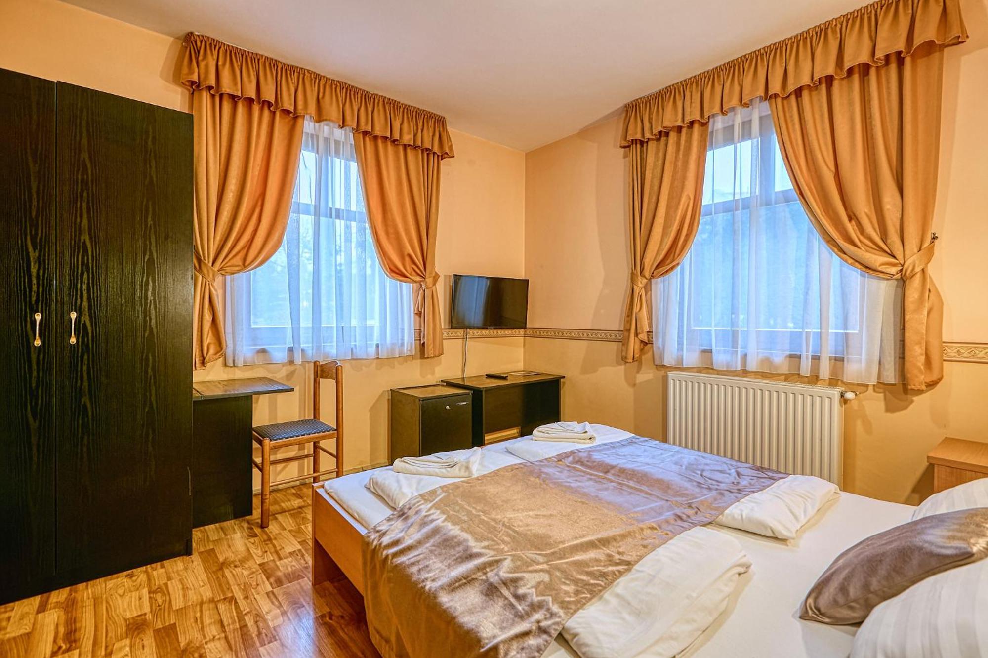 Bed and Breakfast Pihenokereszt Panzio Šoproň Exteriér fotografie