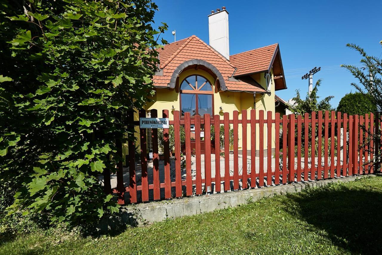 Bed and Breakfast Pihenokereszt Panzio Šoproň Exteriér fotografie