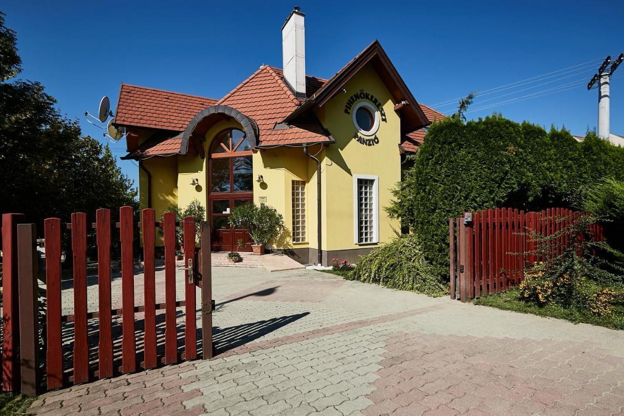 Bed and Breakfast Pihenokereszt Panzio Šoproň Exteriér fotografie